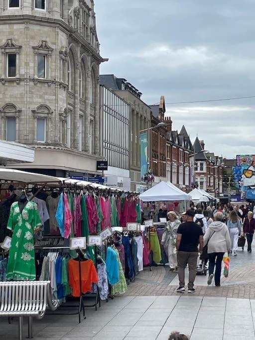 Nero View, Southend City High Street Exterior photo